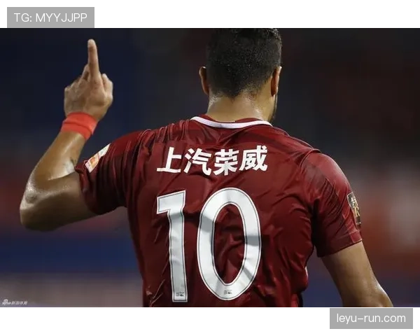 胡尔克持续边路快速突破压制防线 本赛季关键战贡献显著